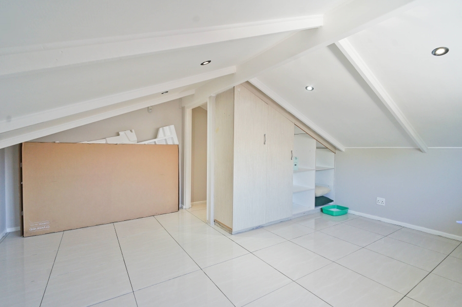 4 Bedroom Property for Sale in Winterstrand Eastern Cape